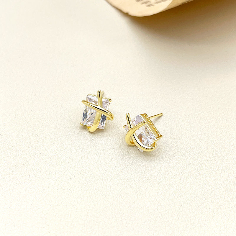 ZHONGTAI Sweet and little fresh earrings 13.3mmx10.3mm   Diamond earrings, new trendy earrings, niche design, high-end feel earrings