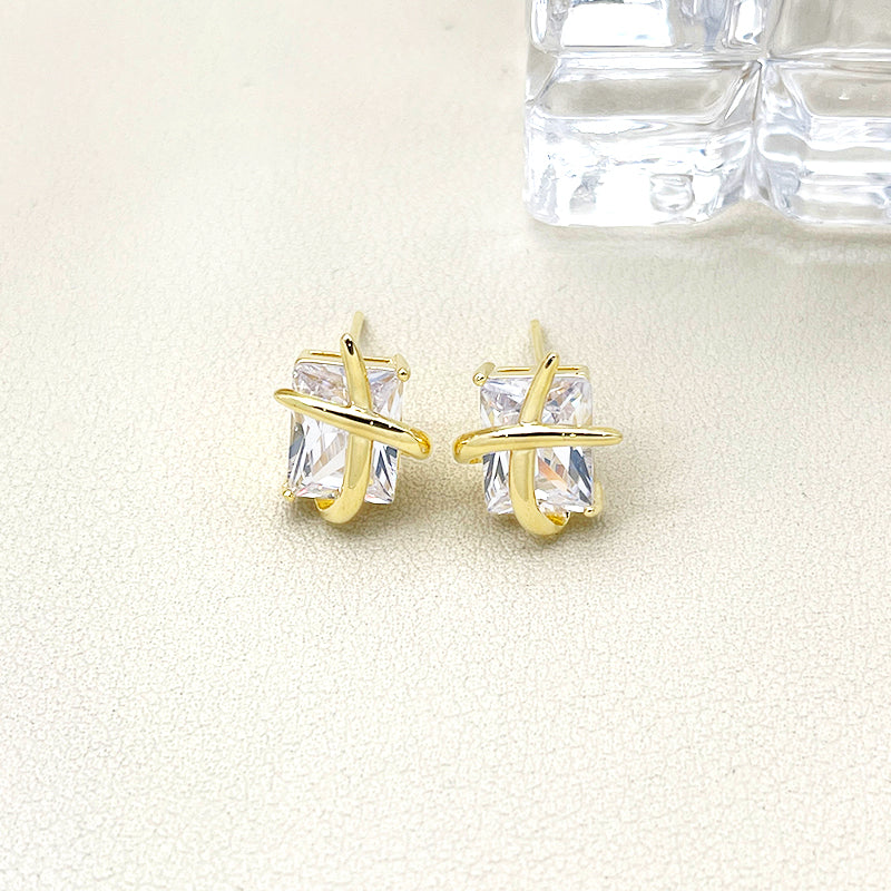 ZHONGTAI Sweet and little fresh earrings 13.3mmx10.3mm   Diamond earrings, new trendy earrings, niche design, high-end feel earrings